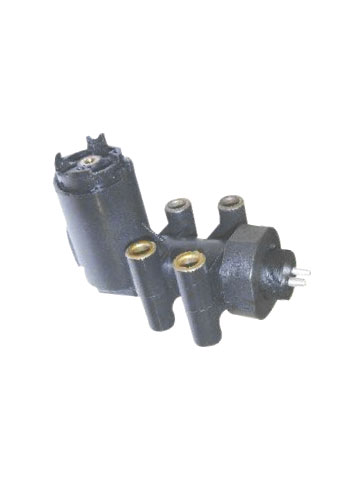 What are the structures of the dual-chamber brake chamber?